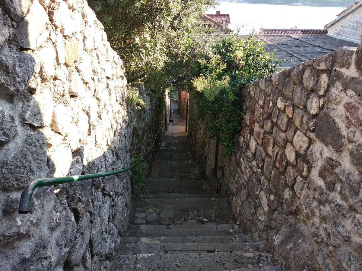 Apartamento Old House Perast Exterior foto